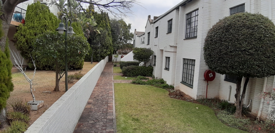 To Let 1 Bedroom Property for Rent in Magaliessig Gauteng