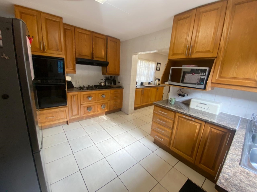 5 Bedroom Property for Sale in Wilro Park Gauteng