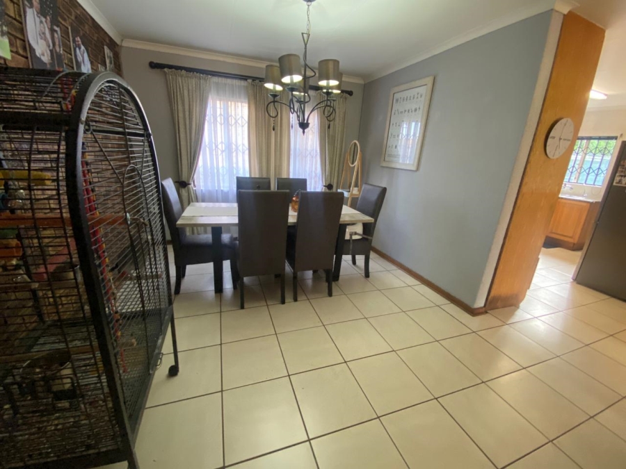 5 Bedroom Property for Sale in Wilro Park Gauteng