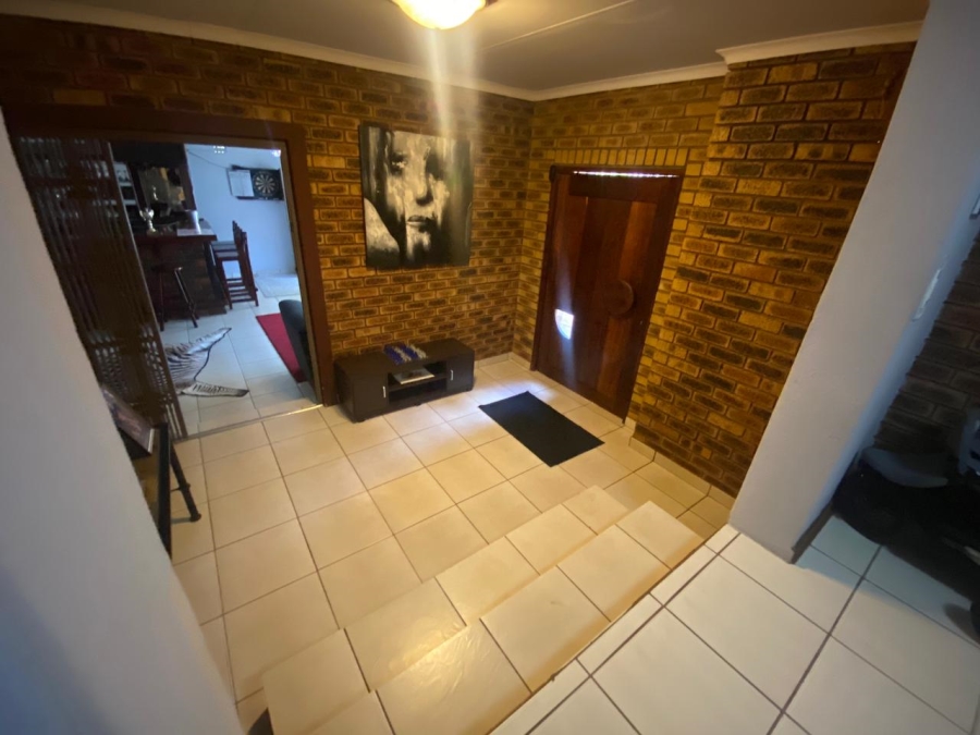 5 Bedroom Property for Sale in Wilro Park Gauteng