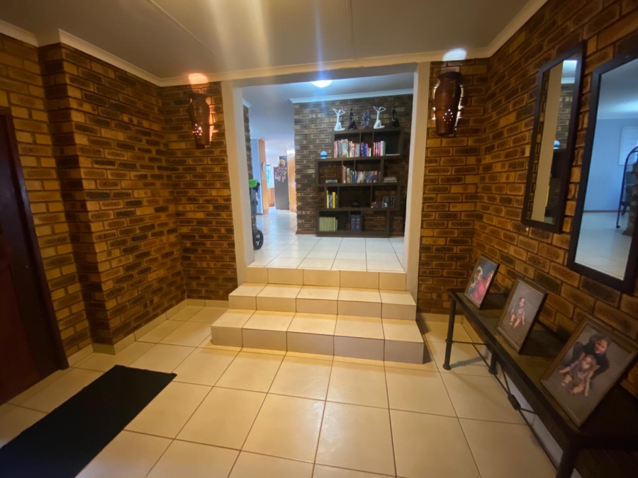 5 Bedroom Property for Sale in Wilro Park Gauteng