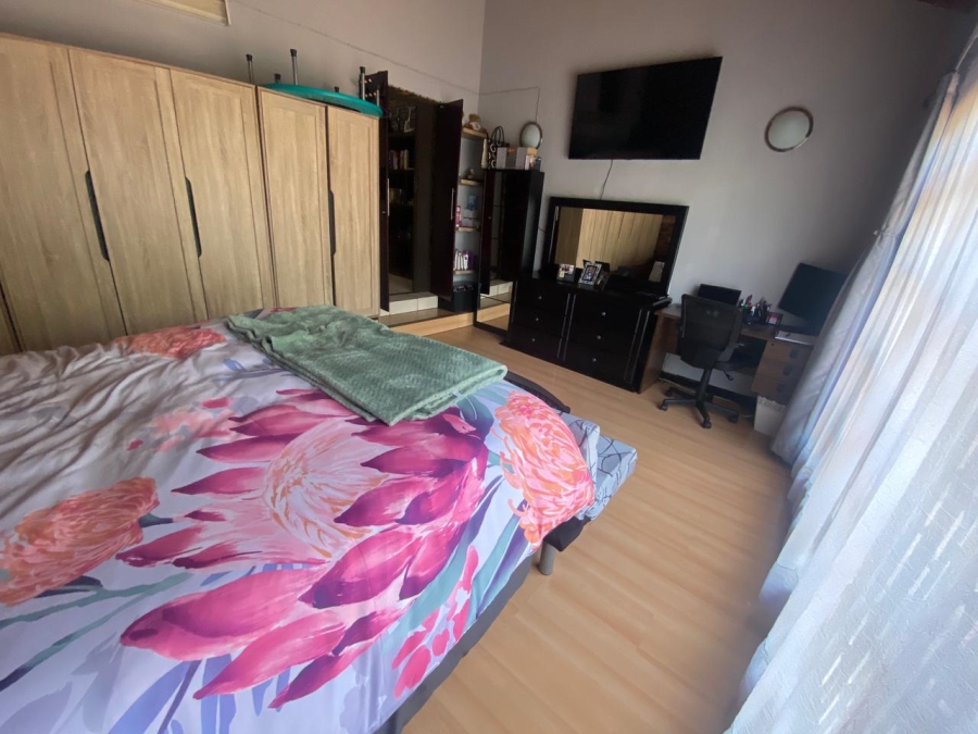 5 Bedroom Property for Sale in Wilro Park Gauteng