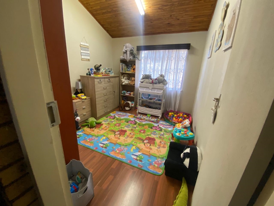 5 Bedroom Property for Sale in Wilro Park Gauteng