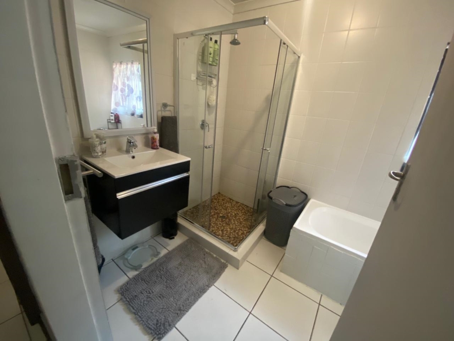 5 Bedroom Property for Sale in Wilro Park Gauteng