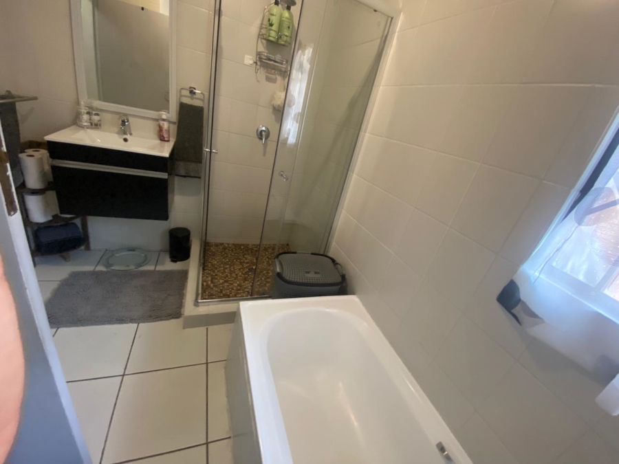 5 Bedroom Property for Sale in Wilro Park Gauteng