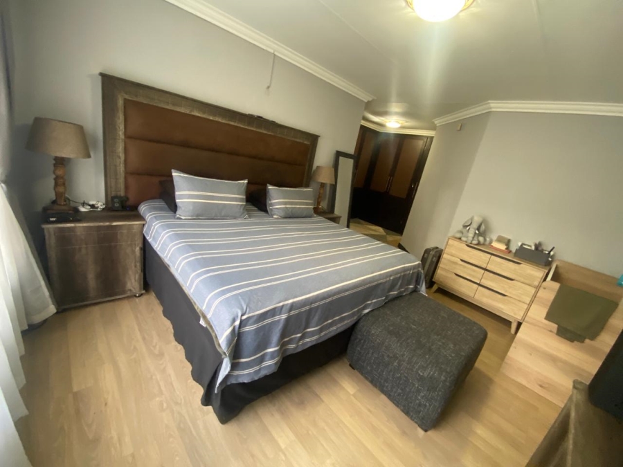 5 Bedroom Property for Sale in Wilro Park Gauteng