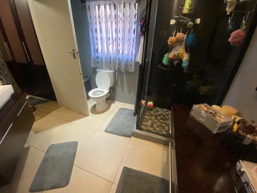 5 Bedroom Property for Sale in Wilro Park Gauteng