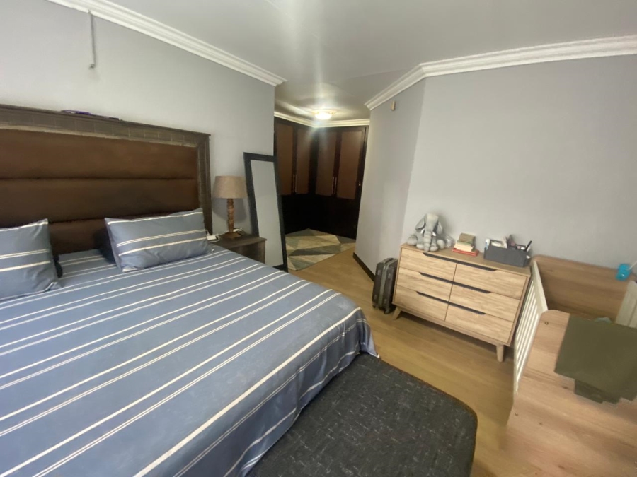 5 Bedroom Property for Sale in Wilro Park Gauteng