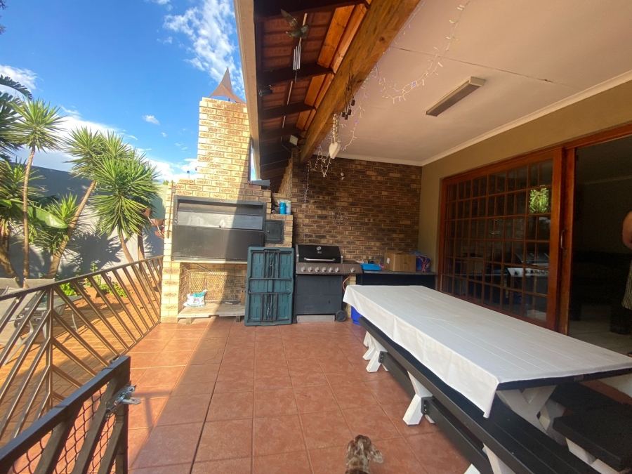 5 Bedroom Property for Sale in Wilro Park Gauteng
