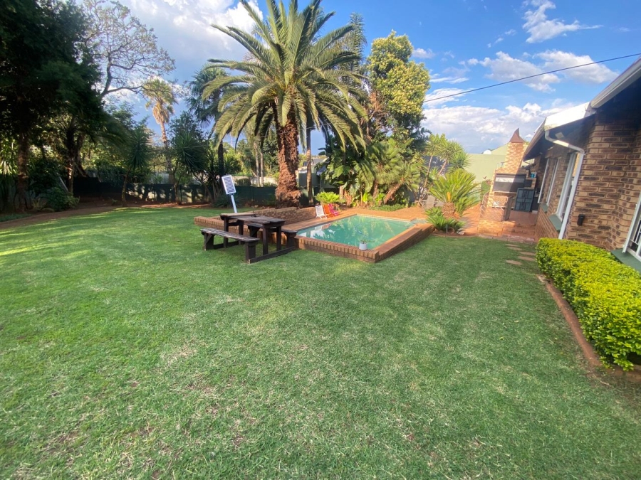 5 Bedroom Property for Sale in Wilro Park Gauteng