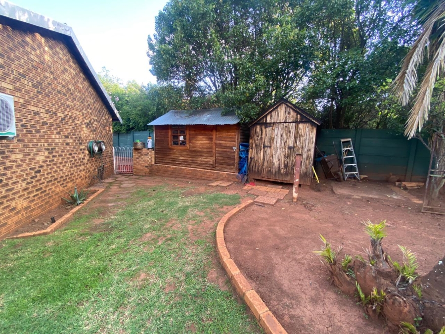 5 Bedroom Property for Sale in Wilro Park Gauteng