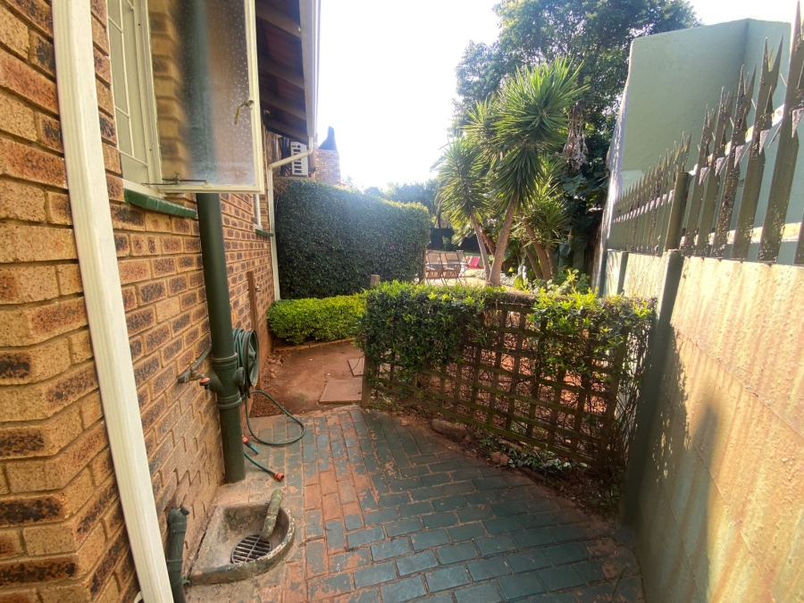 5 Bedroom Property for Sale in Wilro Park Gauteng