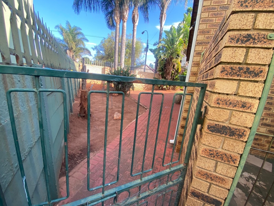 5 Bedroom Property for Sale in Wilro Park Gauteng