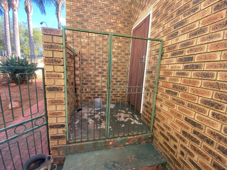 5 Bedroom Property for Sale in Wilro Park Gauteng