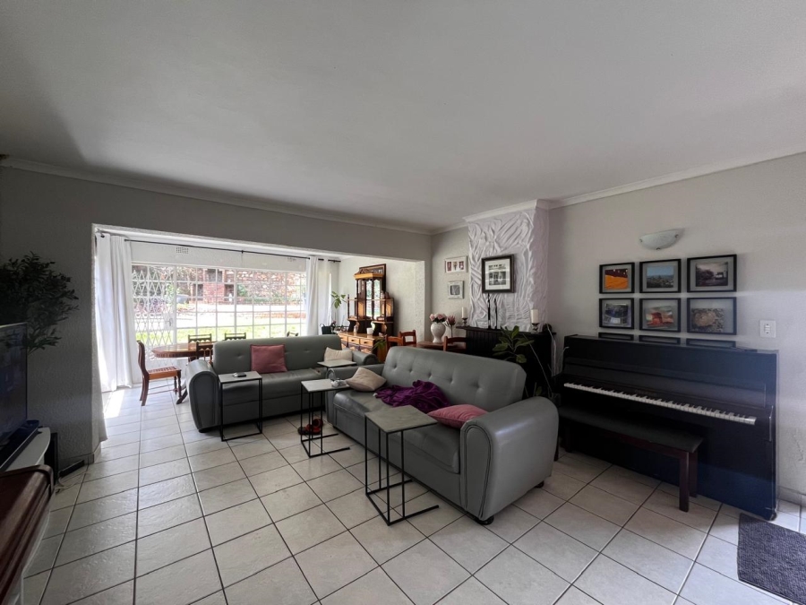 To Let 4 Bedroom Property for Rent in Constantia Kloof Gauteng