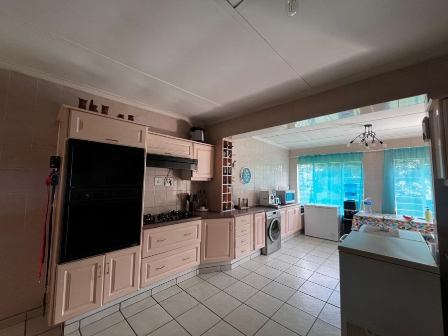 To Let 4 Bedroom Property for Rent in Constantia Kloof Gauteng