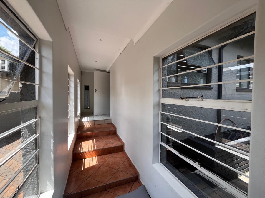 To Let 4 Bedroom Property for Rent in Constantia Kloof Gauteng