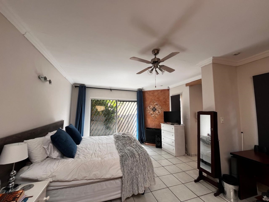 To Let 4 Bedroom Property for Rent in Constantia Kloof Gauteng