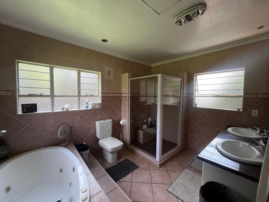 To Let 4 Bedroom Property for Rent in Constantia Kloof Gauteng