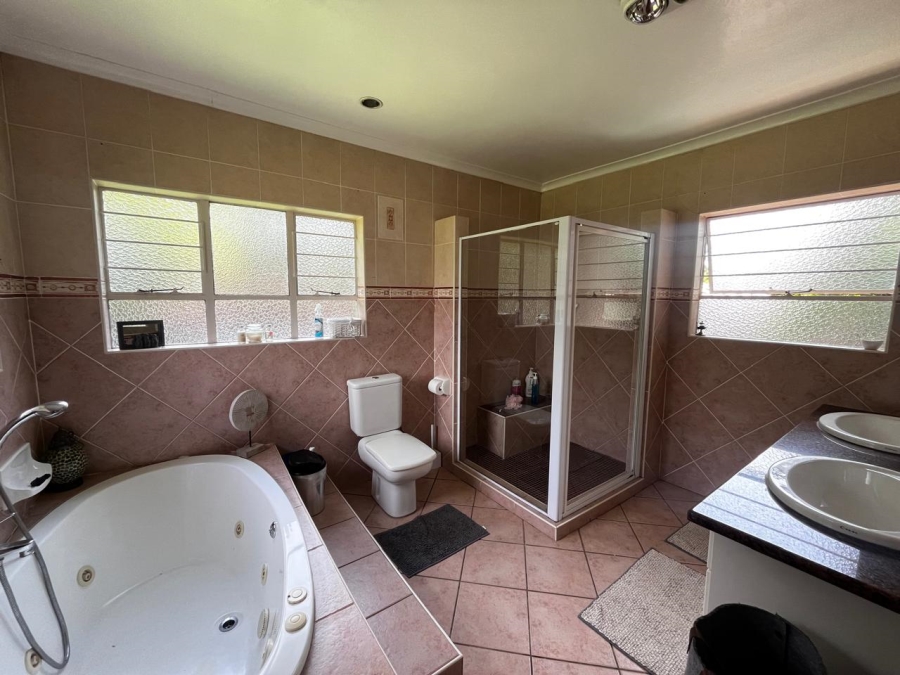 To Let 4 Bedroom Property for Rent in Constantia Kloof Gauteng