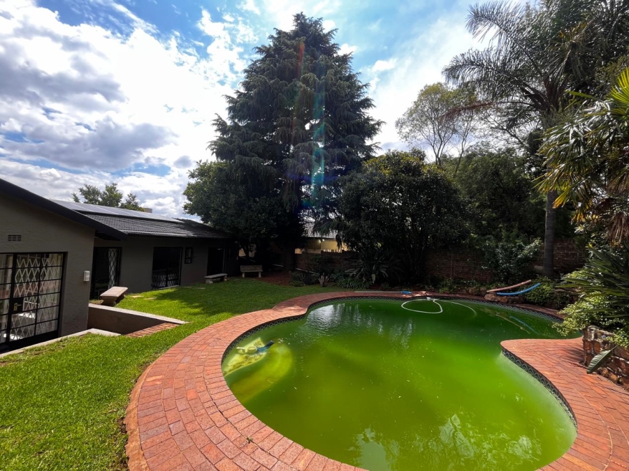 To Let 4 Bedroom Property for Rent in Constantia Kloof Gauteng