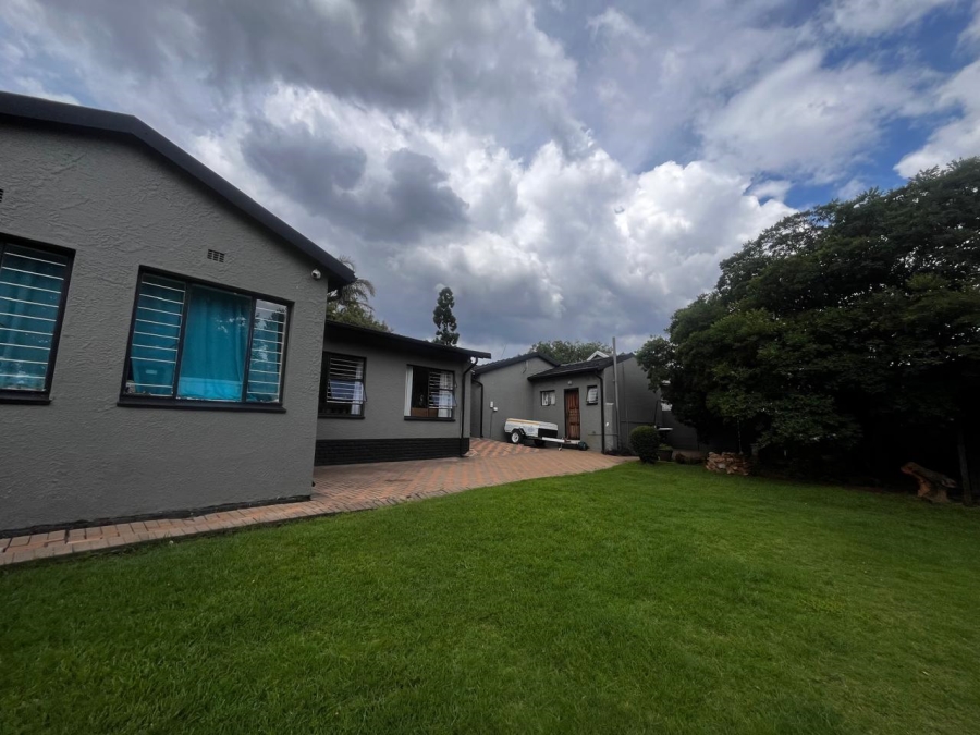 To Let 4 Bedroom Property for Rent in Constantia Kloof Gauteng