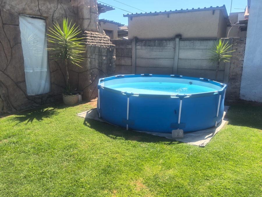 3 Bedroom Property for Sale in Witpoortjie Gauteng