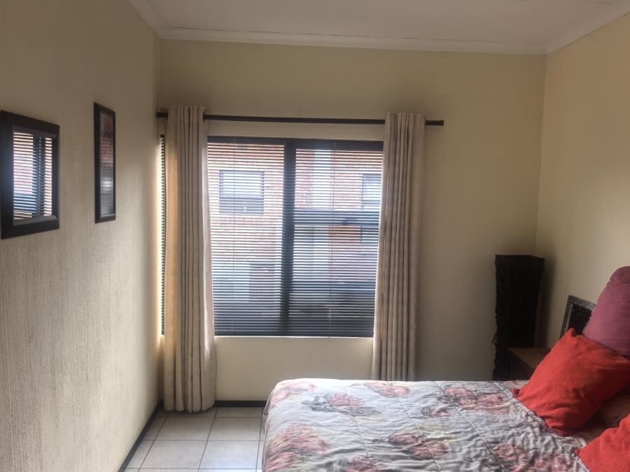 3 Bedroom Property for Sale in Helderkruin Gauteng