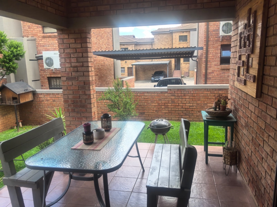 3 Bedroom Property for Sale in Helderkruin Gauteng