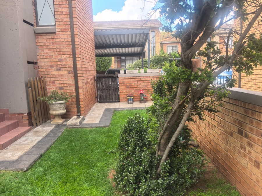 3 Bedroom Property for Sale in Helderkruin Gauteng