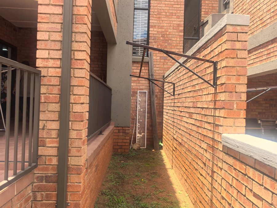 3 Bedroom Property for Sale in Helderkruin Gauteng