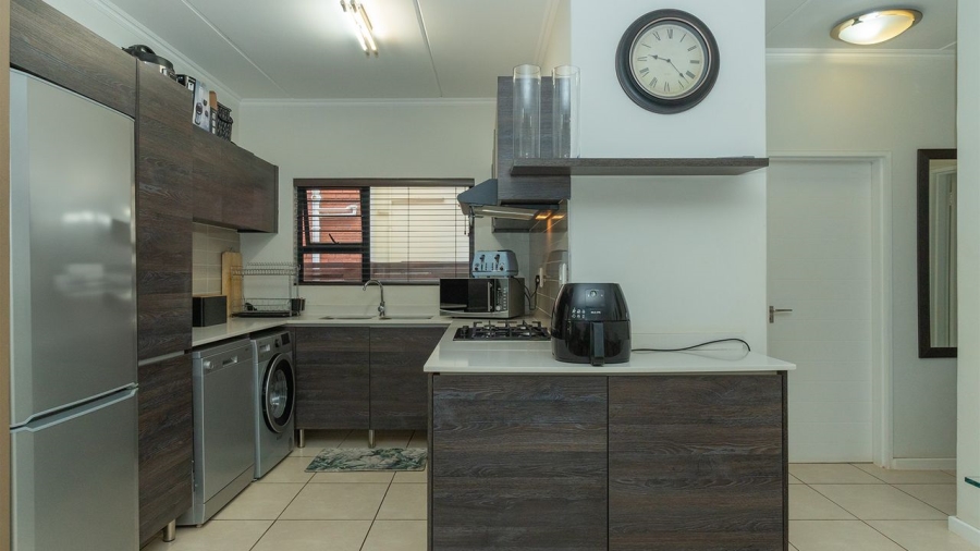 3 Bedroom Property for Sale in Greenstone Crest Gauteng