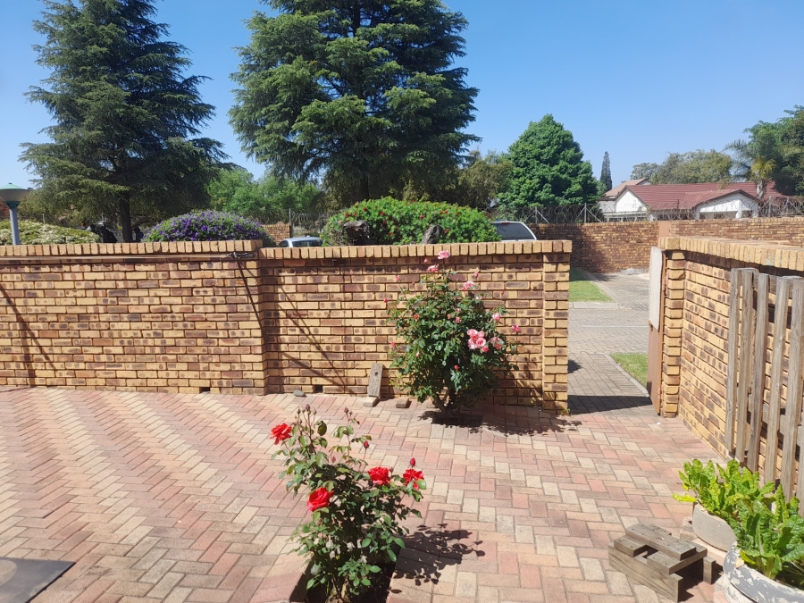 2 Bedroom Property for Sale in Norton Park Gauteng