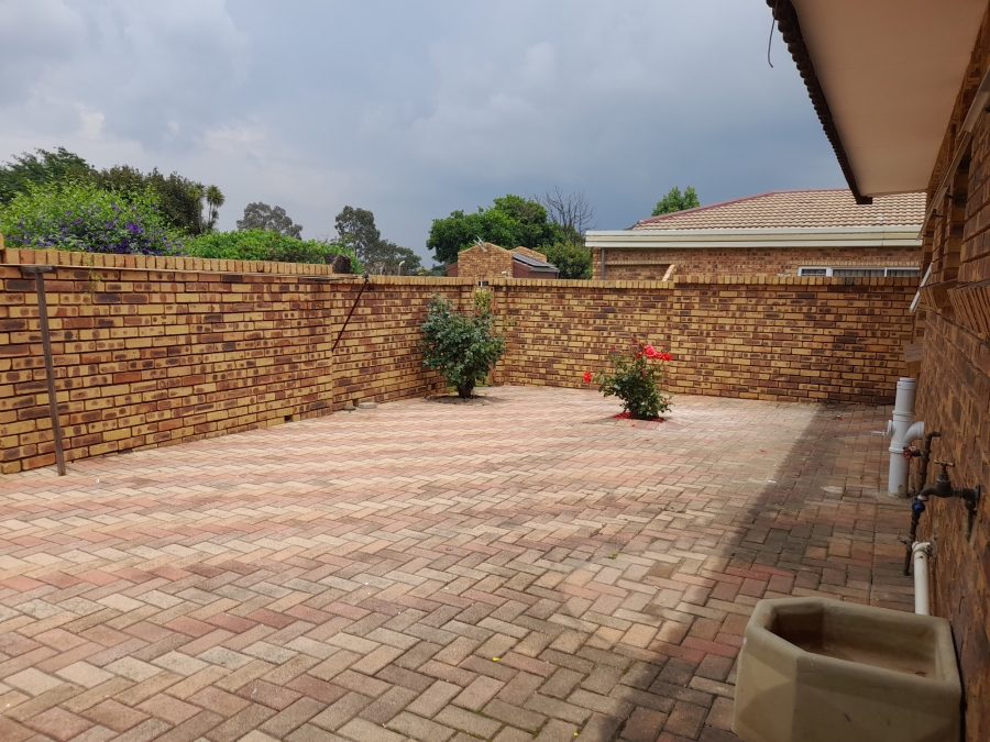 2 Bedroom Property for Sale in Norton Park Gauteng