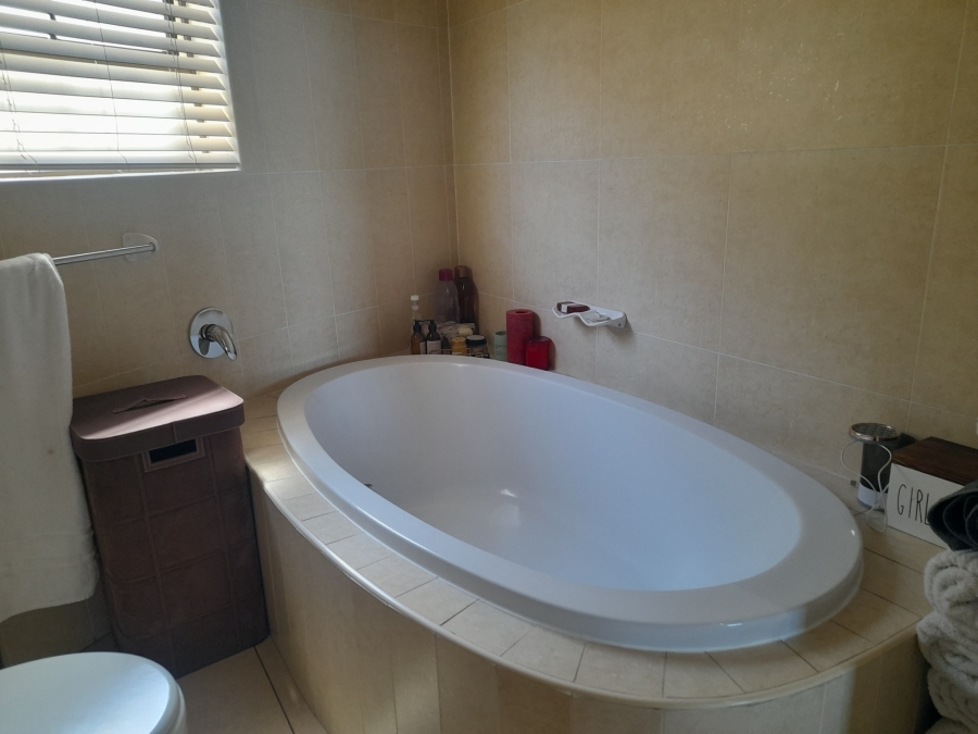 3 Bedroom Property for Sale in Bassonia Rock Gauteng