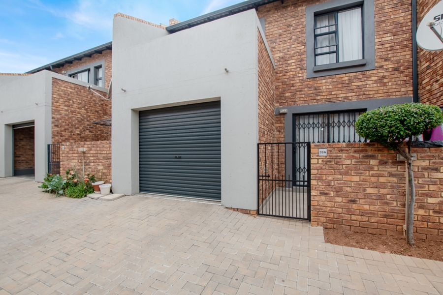 3 Bedroom Property for Sale in Denneoord Gauteng