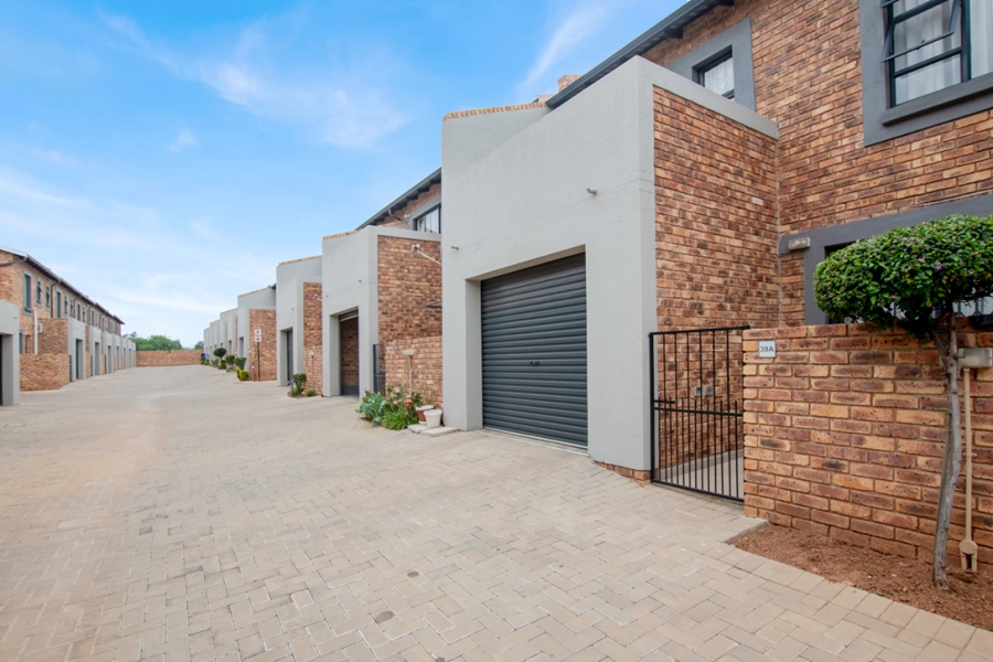 3 Bedroom Property for Sale in Denneoord Gauteng