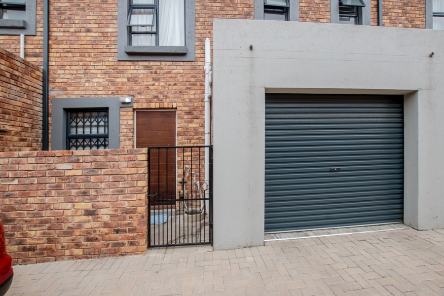 3 Bedroom Property for Sale in Denneoord Gauteng