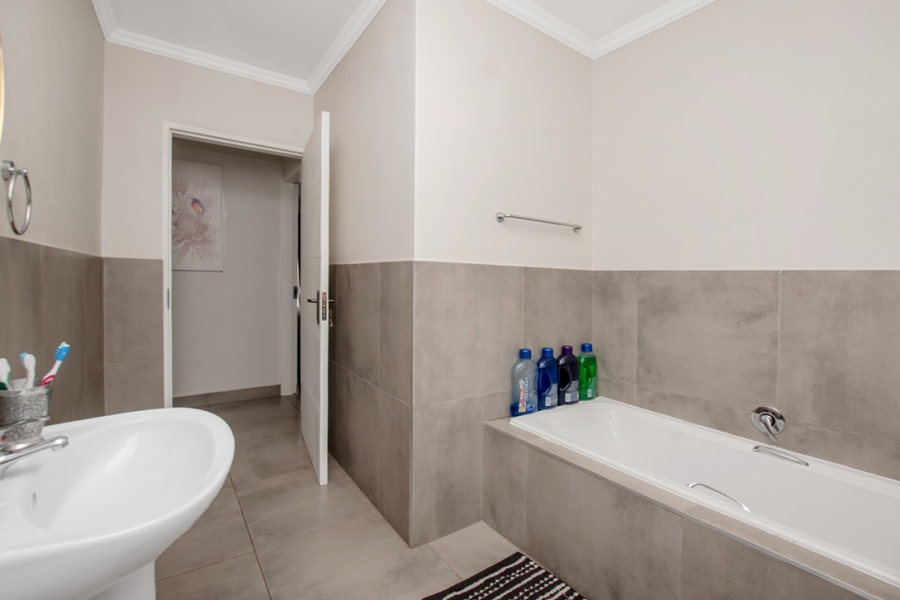 3 Bedroom Property for Sale in Denneoord Gauteng