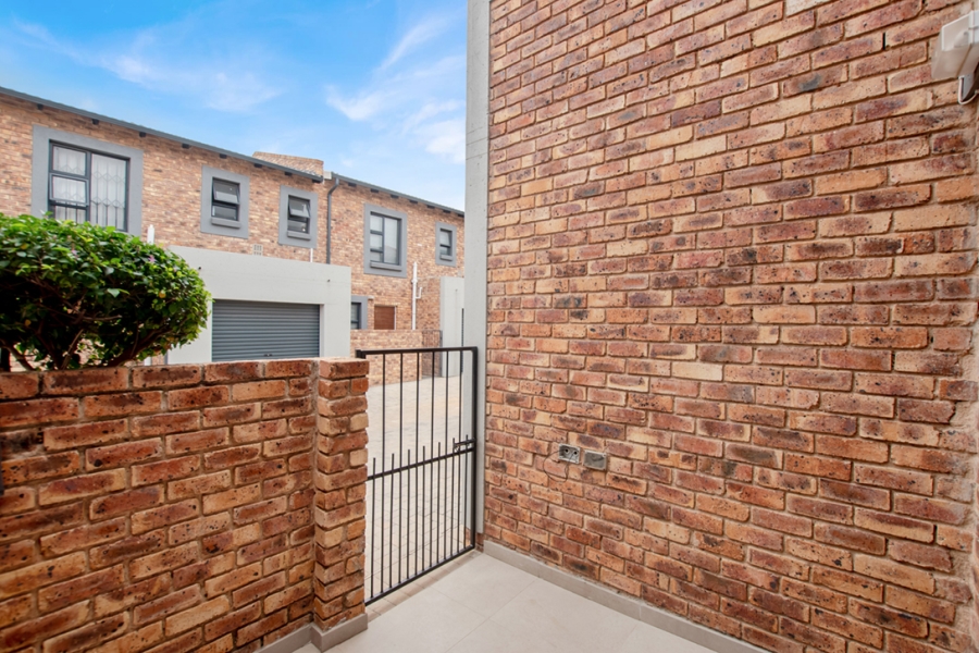 3 Bedroom Property for Sale in Denneoord Gauteng