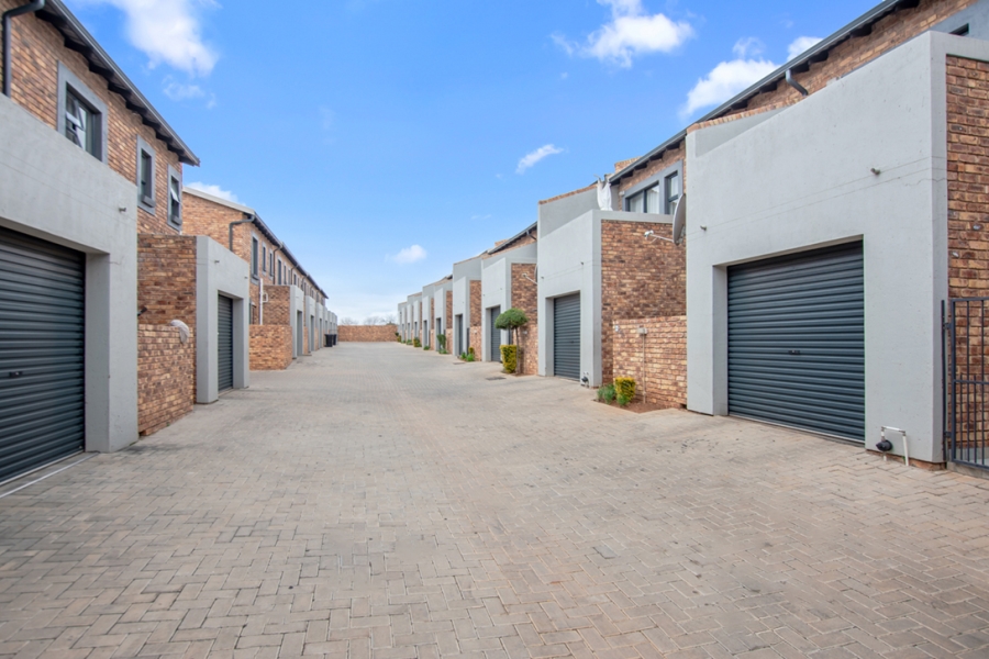 3 Bedroom Property for Sale in Denneoord Gauteng