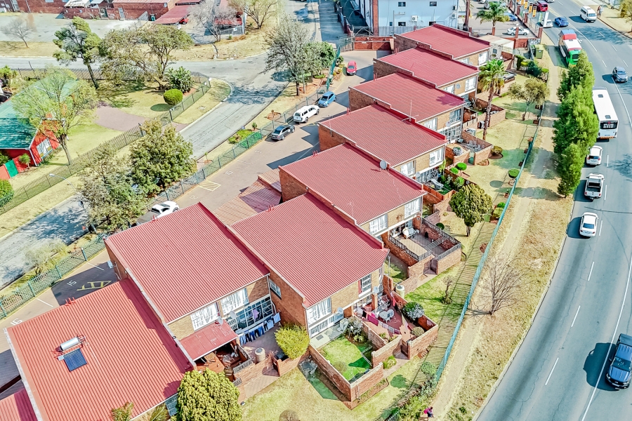 3 Bedroom Property for Sale in Wilro Park Gauteng