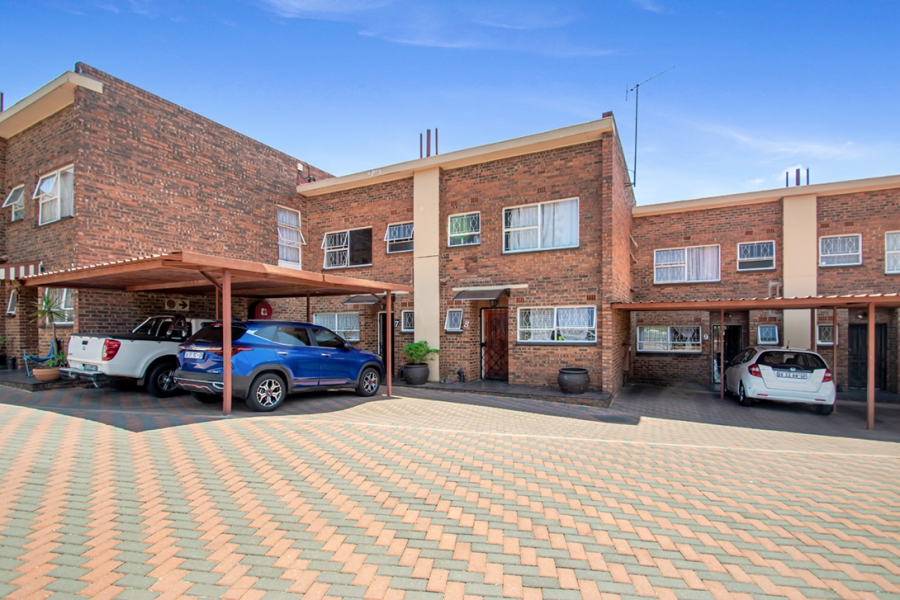 3 Bedroom Property for Sale in Wilro Park Gauteng