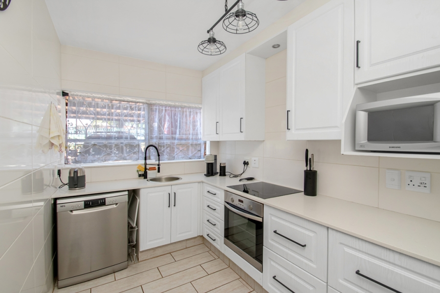 3 Bedroom Property for Sale in Wilro Park Gauteng