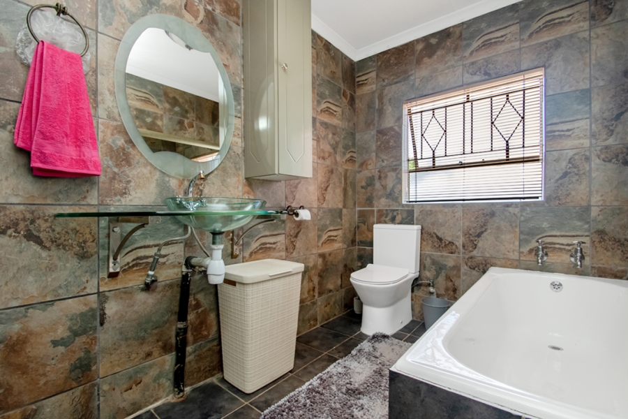 3 Bedroom Property for Sale in Wilro Park Gauteng