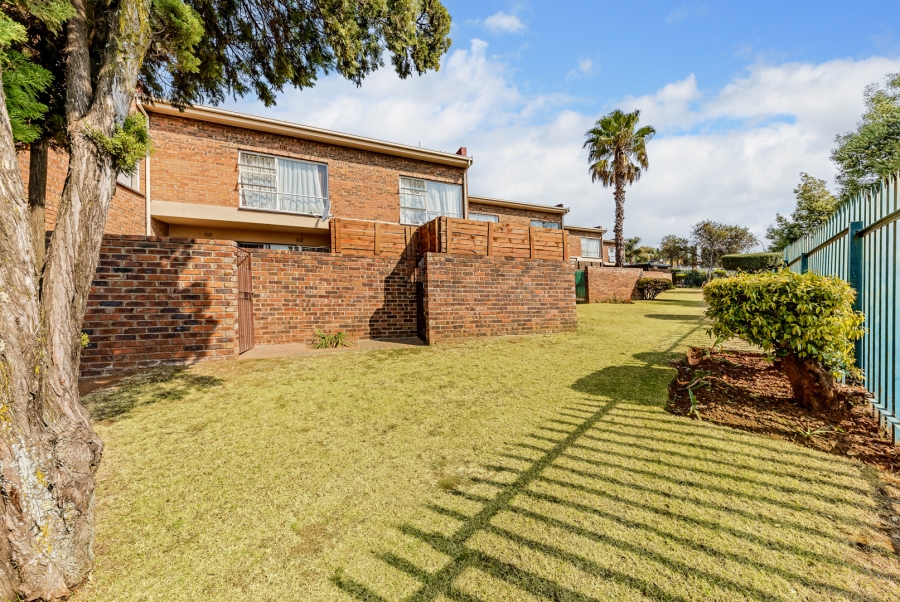 3 Bedroom Property for Sale in Wilro Park Gauteng