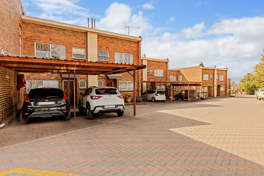 3 Bedroom Property for Sale in Wilro Park Gauteng