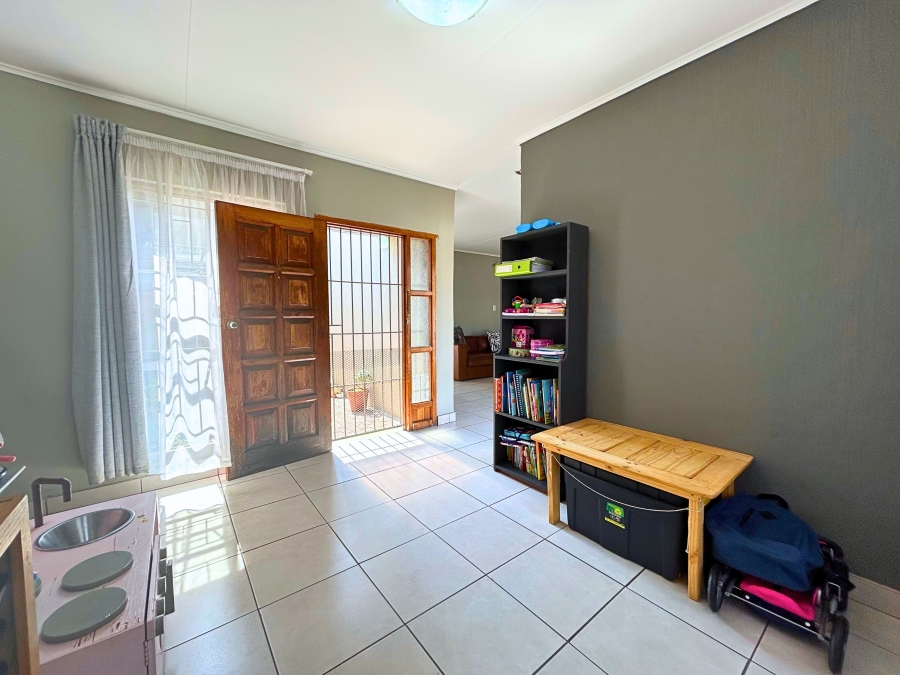 3 Bedroom Property for Sale in Die Hoewes Gauteng