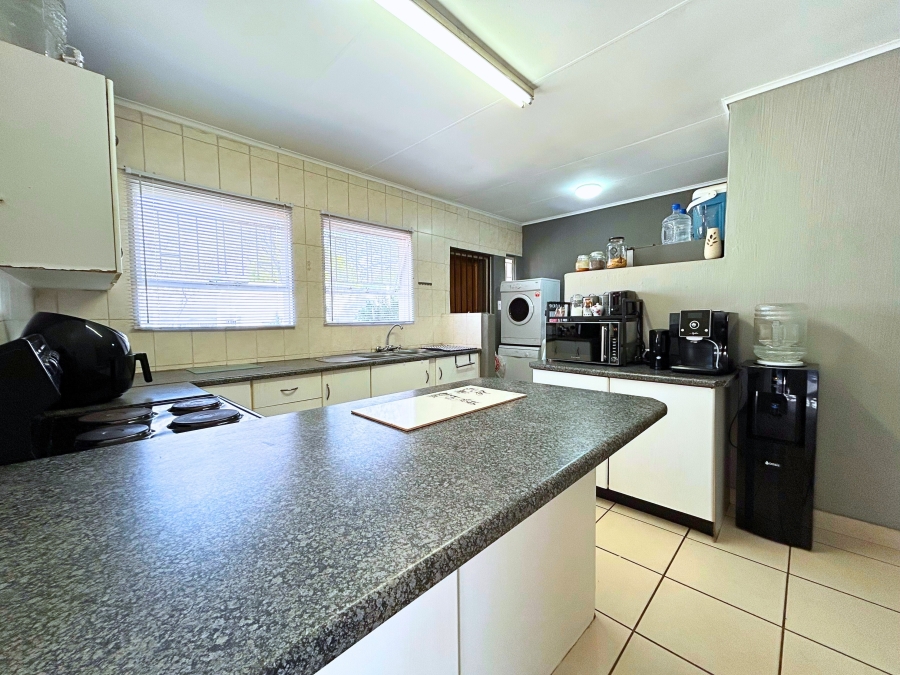 3 Bedroom Property for Sale in Die Hoewes Gauteng
