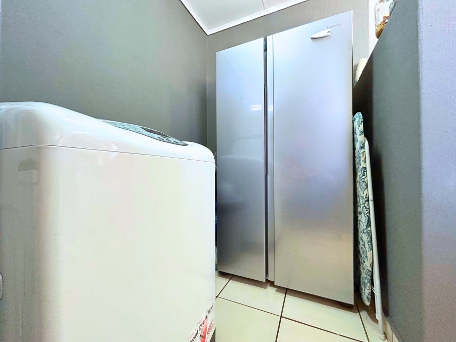 3 Bedroom Property for Sale in Die Hoewes Gauteng